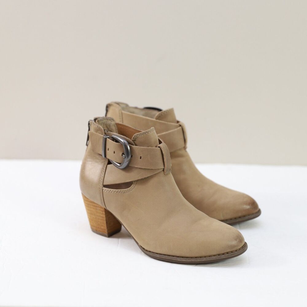 Vionic Women's Upright Rory Ankle Boot Size 6